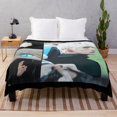 James Iconic Edition Throw Blanket